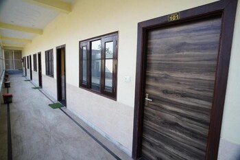 Omji Ashram- Pyare Mohan Dham,,3 star