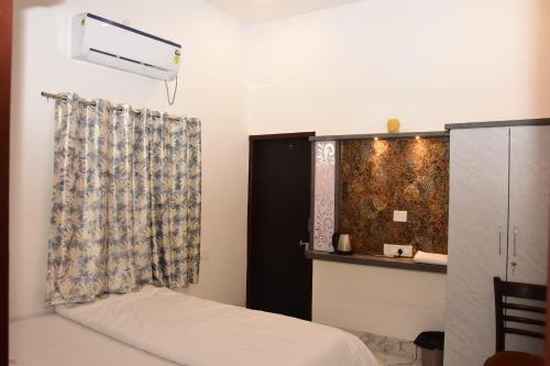 Hotel Maa Karni Darbar,,2 star