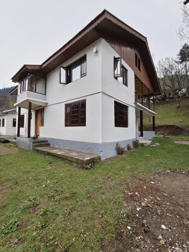 flora and fauna guest house pahalgam