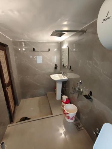 flora and fauna guest house pahalgam