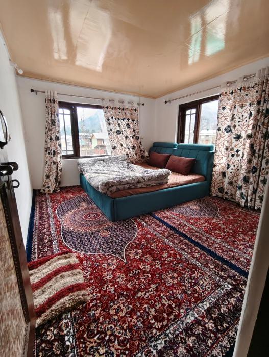 flora and fauna guest house pahalgam
