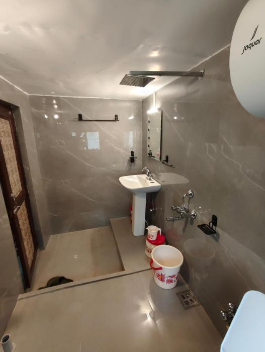 flora and fauna guest house pahalgam