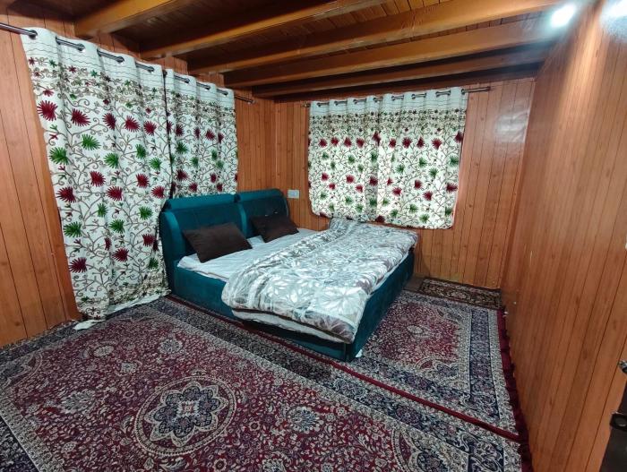 flora and fauna guest house pahalgam