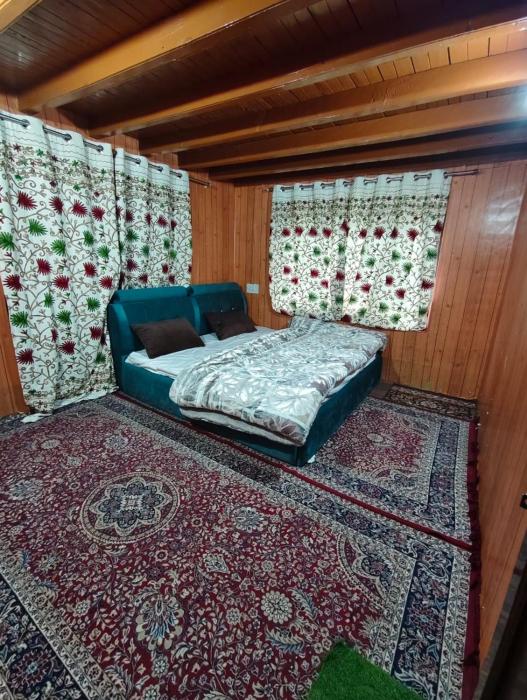 flora and fauna guest house pahalgam