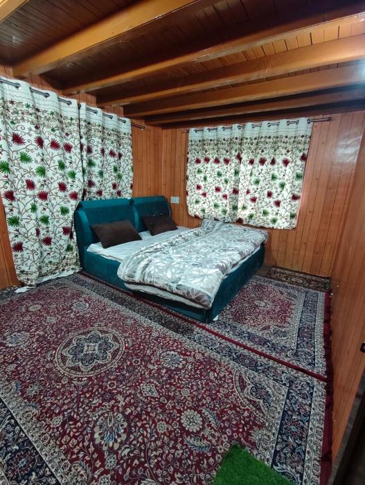 flora and fauna guest house pahalgam
