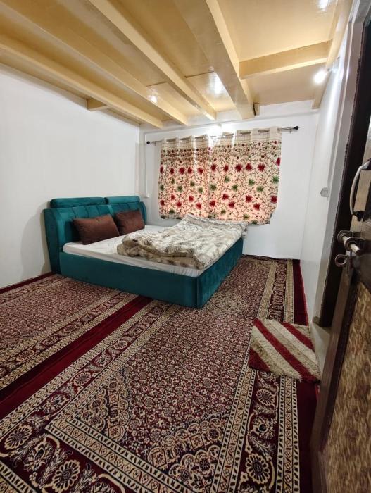 flora and fauna guest house pahalgam