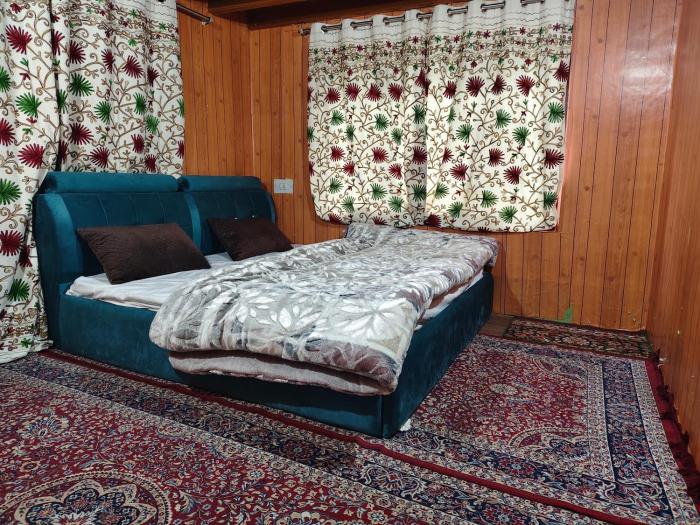 flora and fauna guest house pahalgam