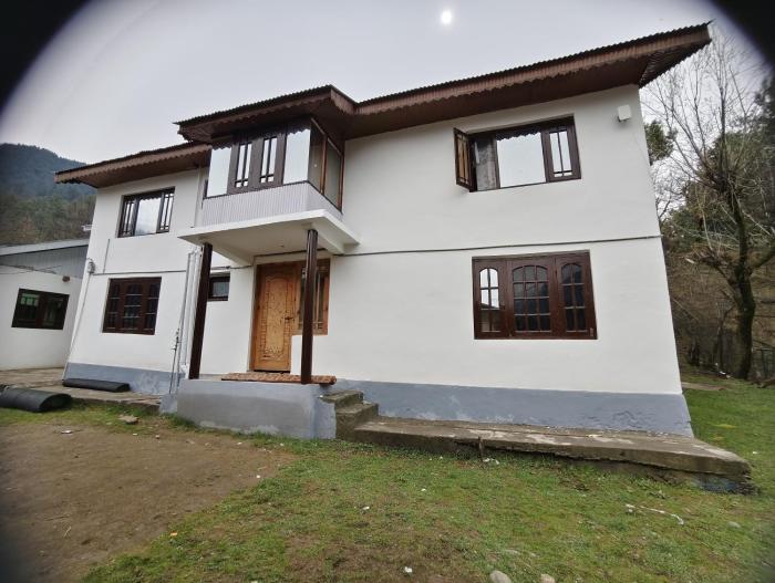 flora and fauna guest house pahalgam