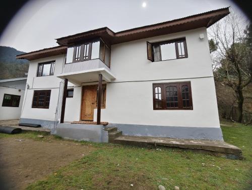 flora and fauna guest house pahalgam