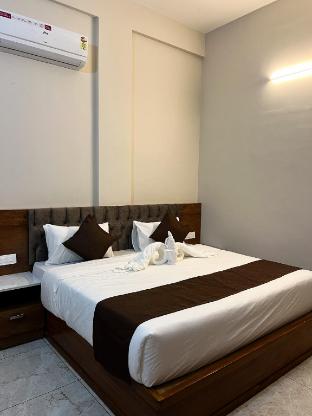 crown town hotel kalamassery