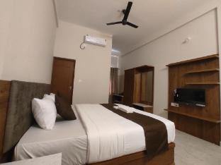 crown town hotel kalamassery