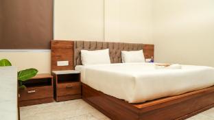 crown town hotel kalamassery