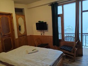 um hotels and restaurant