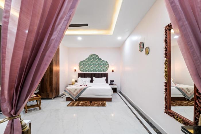 the neeraj ganga rani mahal with ganga ghat access