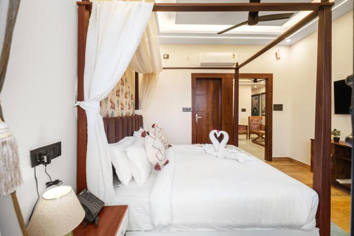 the neeraj ganga rani mahal with ganga ghat access