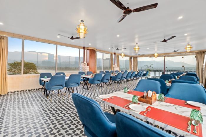 the neeraj ganga rani mahal with ganga ghat access