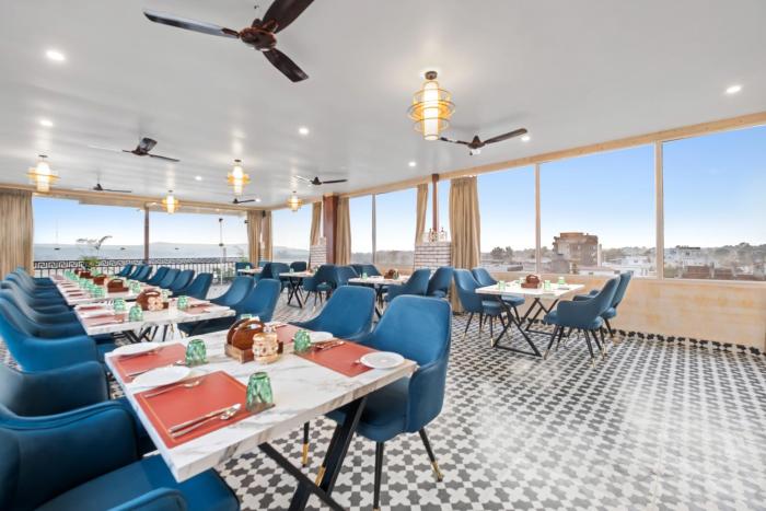 the neeraj ganga rani mahal with ganga ghat access