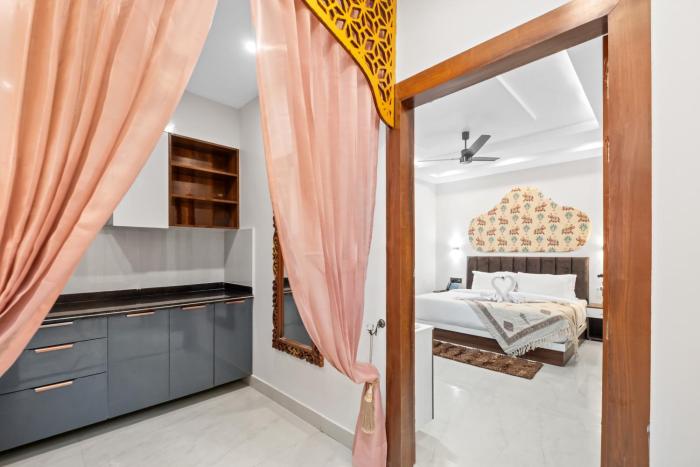 the neeraj ganga rani mahal with ganga ghat access