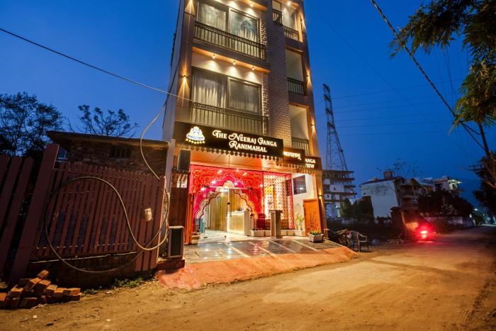 the neeraj ganga rani mahal with ganga ghat access