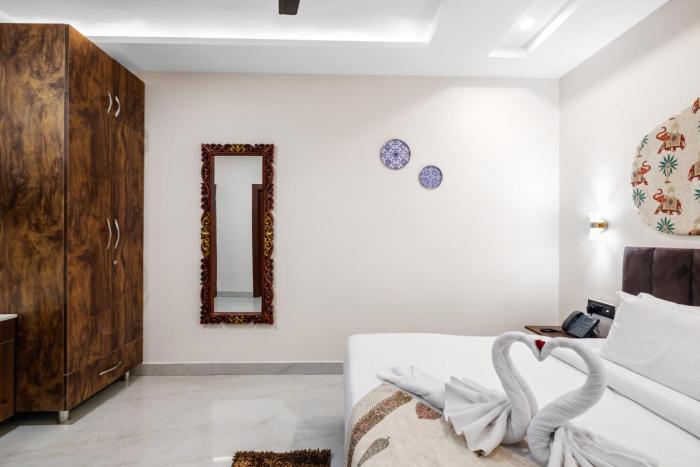 the neeraj ganga rani mahal with ganga ghat access