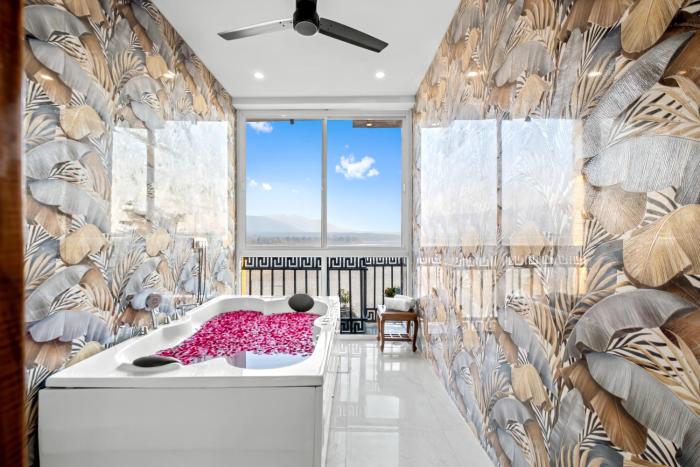 the neeraj ganga rani mahal with ganga ghat access