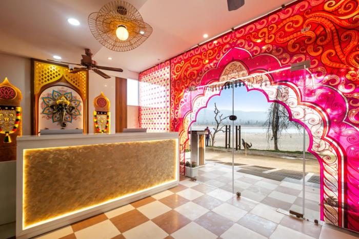 the neeraj ganga rani mahal with ganga ghat access