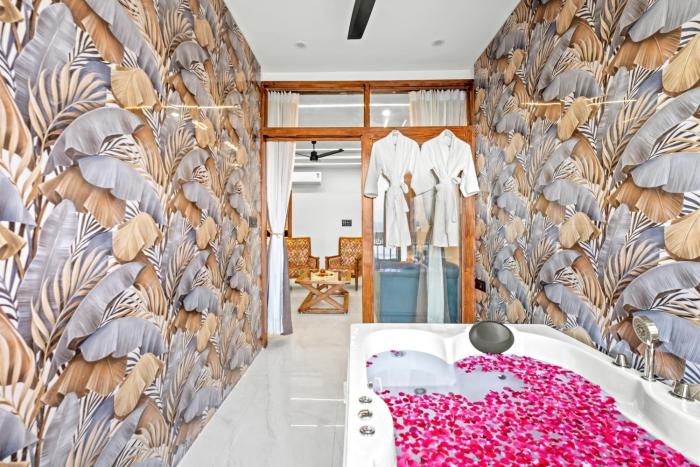 the neeraj ganga rani mahal with ganga ghat access