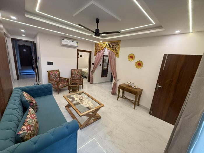 the neeraj ganga rani mahal with ganga ghat access