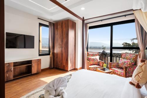 the neeraj ganga rani mahal with ganga ghat access