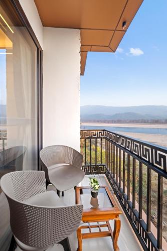 the neeraj ganga rani mahal with ganga ghat access