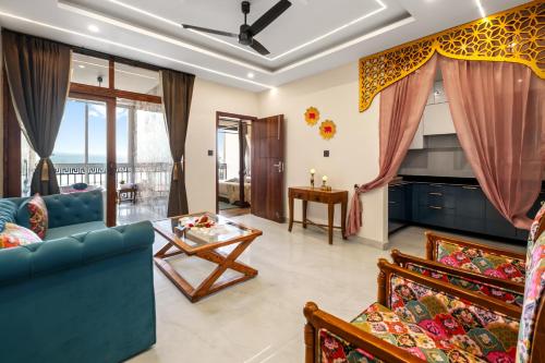 the neeraj ganga rani mahal with ganga ghat access