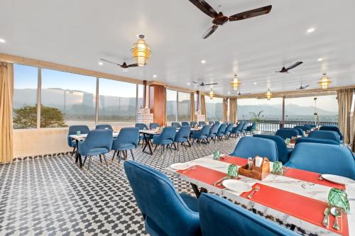 the neeraj ganga rani mahal with ganga ghat access