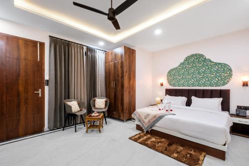 the neeraj ganga rani mahal with ganga ghat access