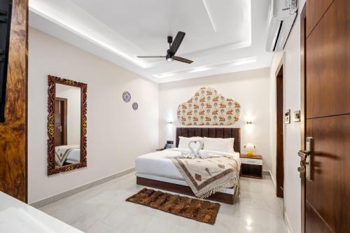 the neeraj ganga rani mahal with ganga ghat access