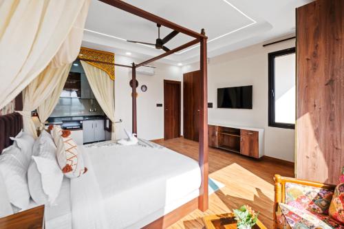 the neeraj ganga rani mahal with ganga ghat access