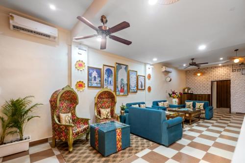 the neeraj ganga rani mahal with ganga ghat access