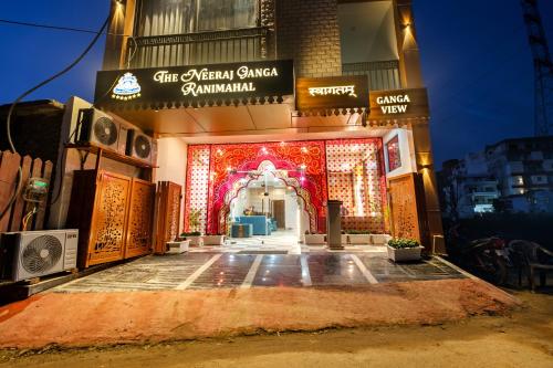 the neeraj ganga rani mahal with ganga ghat access