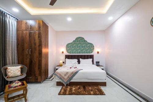 the neeraj ganga rani mahal with ganga ghat access