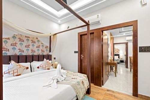 the neeraj ganga rani mahal with ganga ghat access