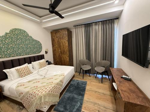 the neeraj ganga rani mahal with ganga ghat access