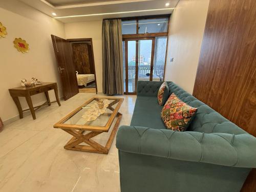 the neeraj ganga rani mahal with ganga ghat access