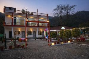 forest nest farm stay