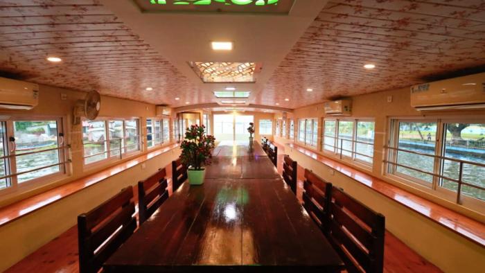 white rose house boat