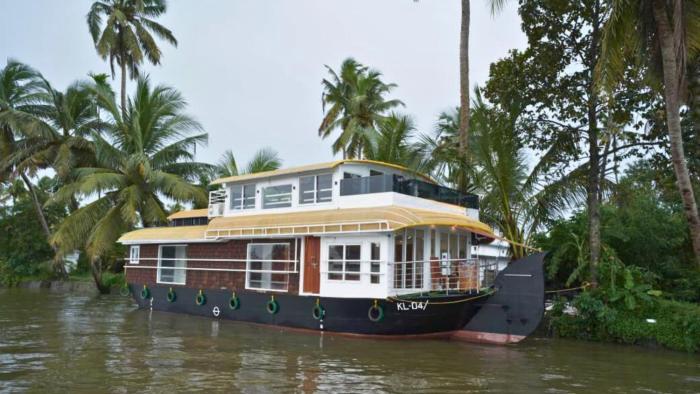 white rose house boat