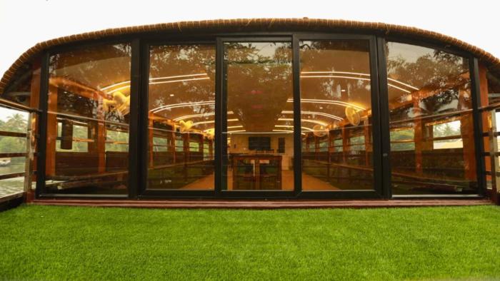 white rose house boat
