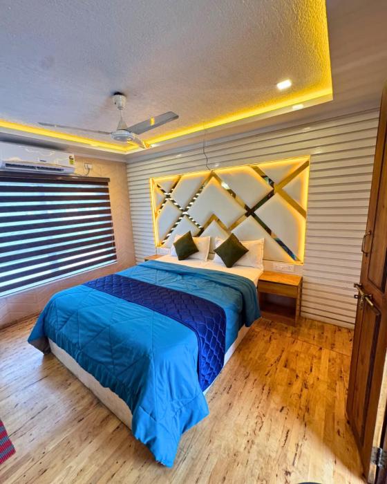 white rose house boat