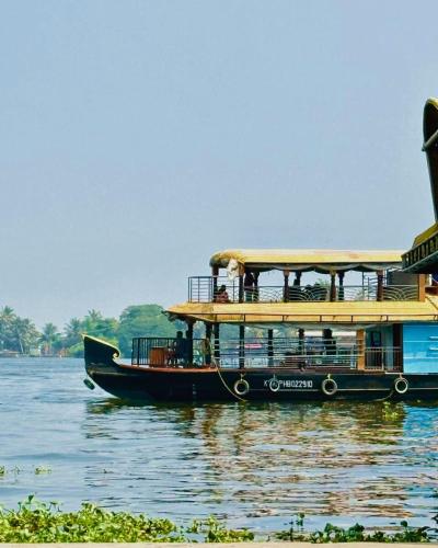 White Rose House Boat,,3 star