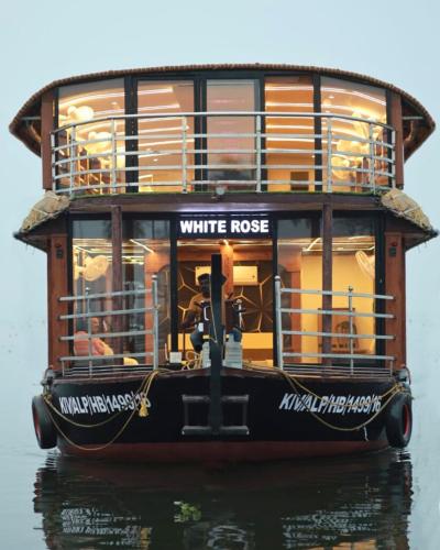 white rose house boat