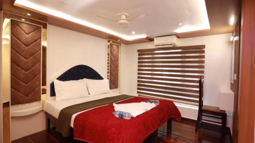 white rose house boat