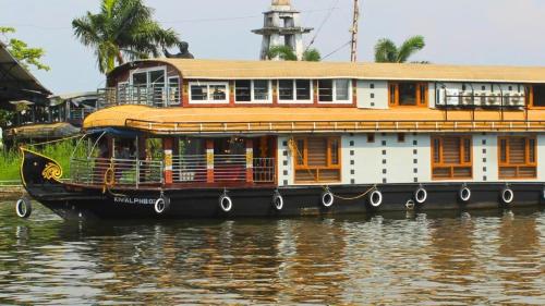 white rose house boat